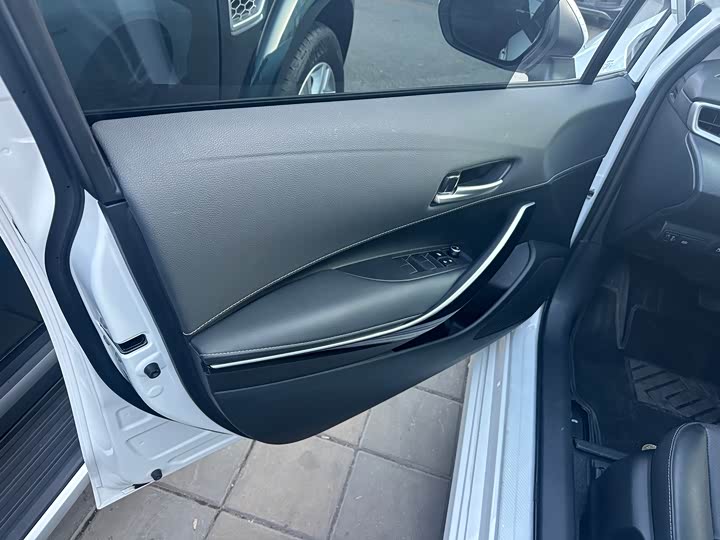 Фото 4 - Toyota Corolla