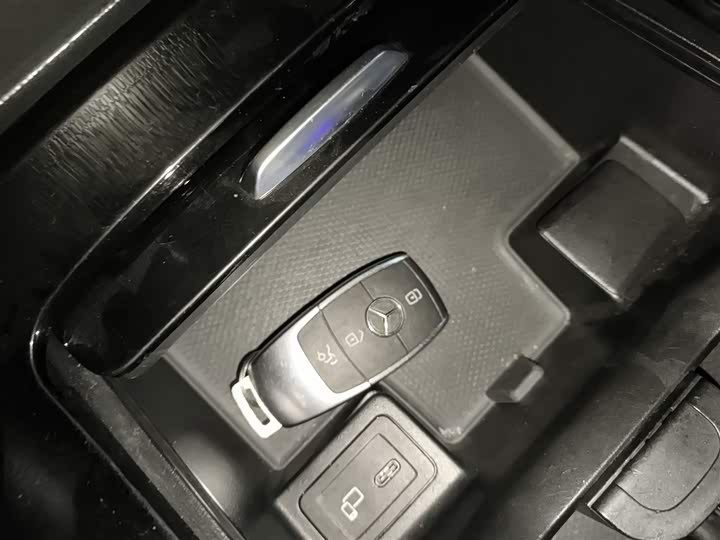 Фото 9 - Mercedes-Benz GLB-Class