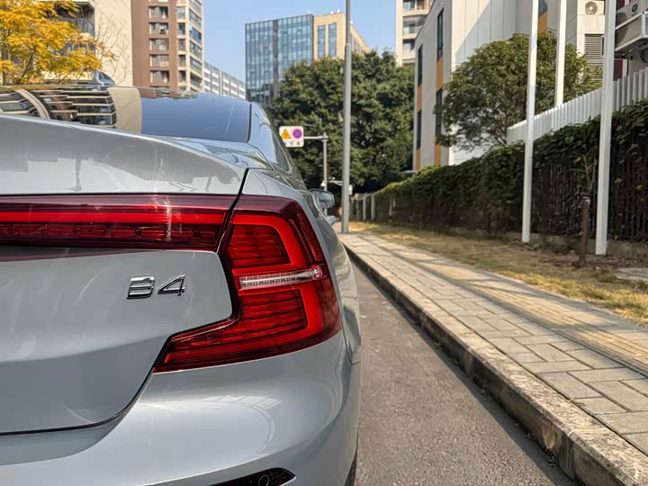 Фото 7 - Volvo S60