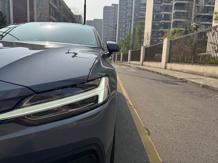 Фото 8 - Volvo S60