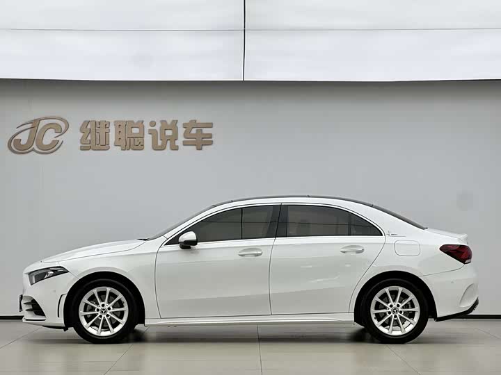 Фото 9 - Mercedes-Benz A-Class