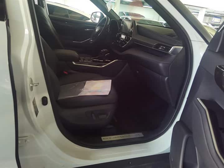 Фото 8 - Toyota Crown Kluger