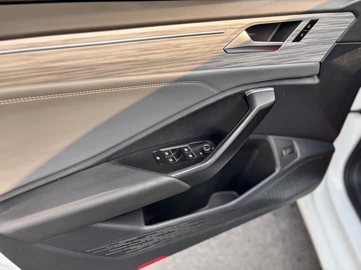 Фото 6 - Volkswagen Sagitar L