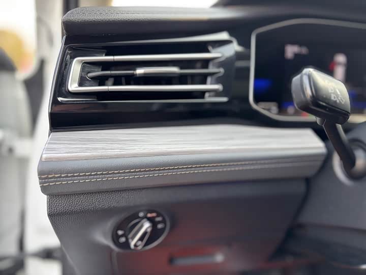 Фото 7 - Volkswagen Sagitar L