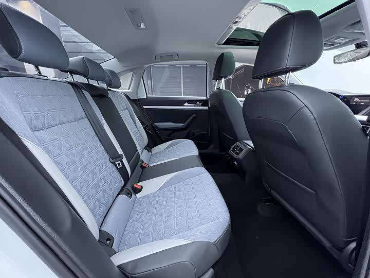 Фото 4 - Volkswagen Lavida