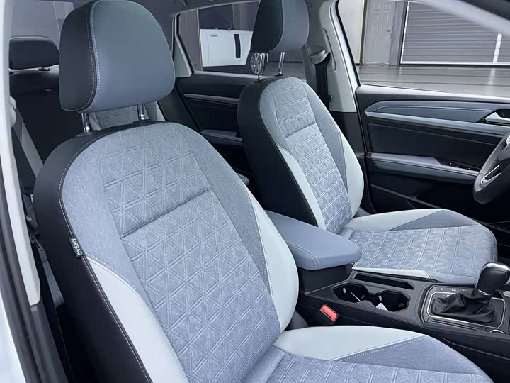 Фото 8 - Volkswagen Lavida