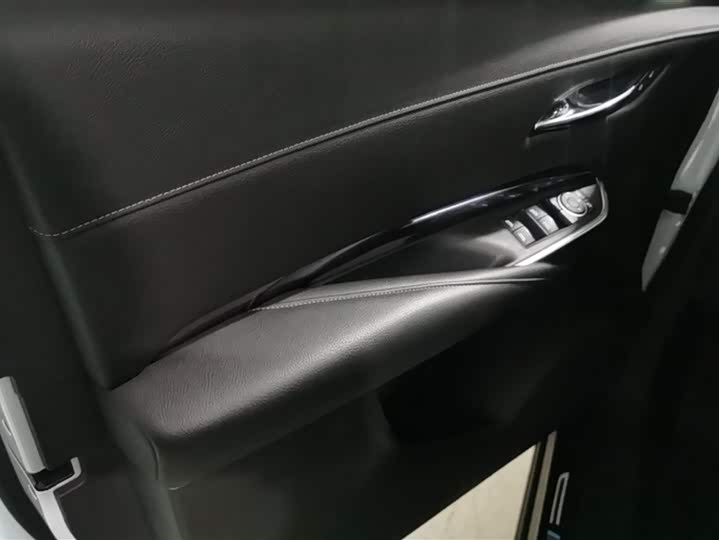 Фото 7 - Cadillac XT4