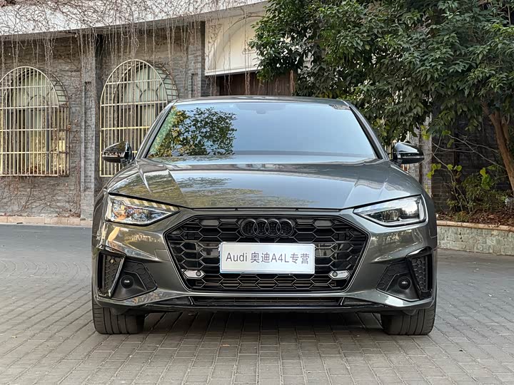 Фото 2 - Audi A4L