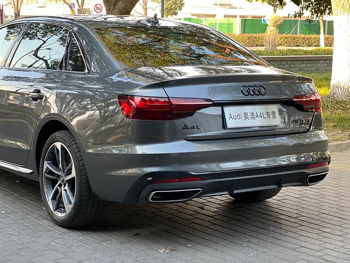 Фото 6 - Audi A4L