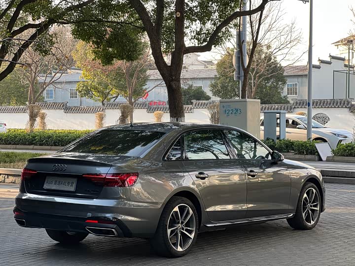 Фото 7 - Audi A4L