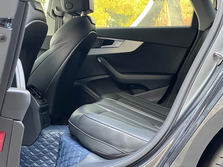 Фото 9 - Audi A4L