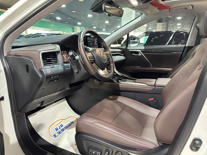 Фото 4 - Lexus RX