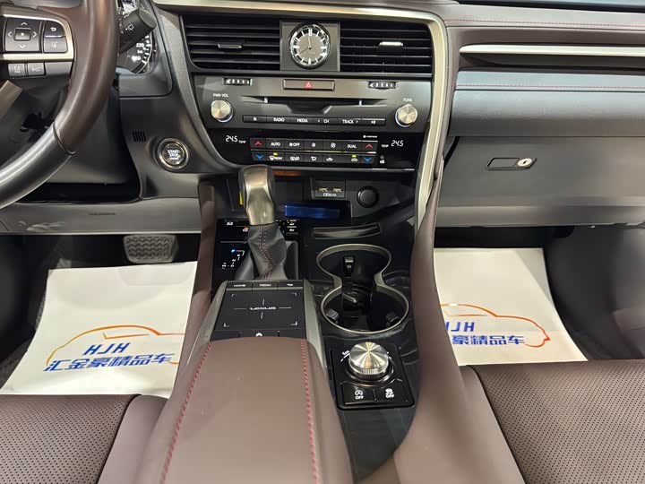 Фото 7 - Lexus RX