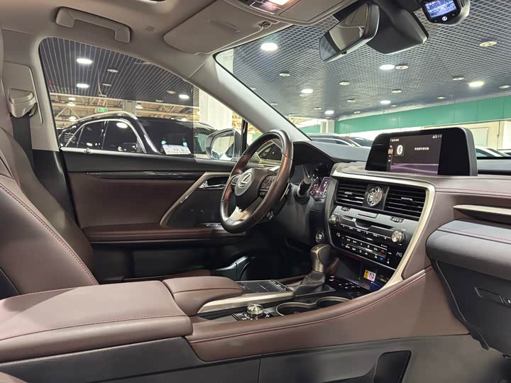 Фото 9 - Lexus RX