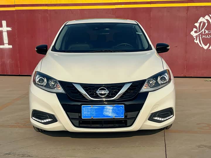 Фото 2 - Nissan Tiida