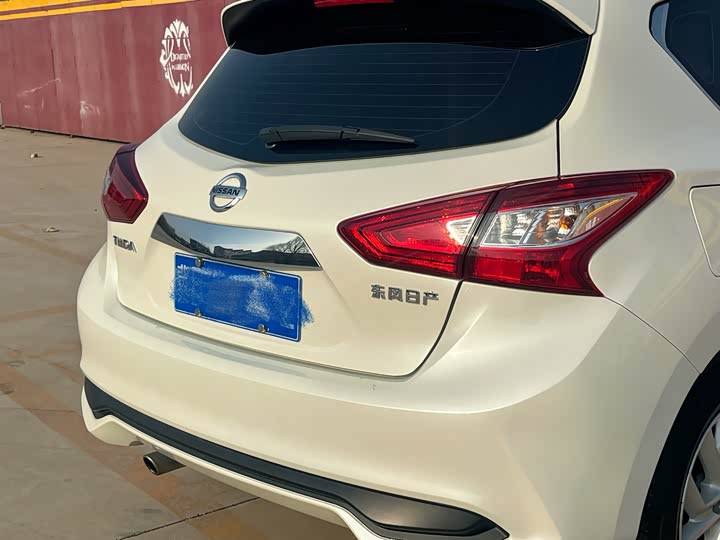 Фото 8 - Nissan Tiida