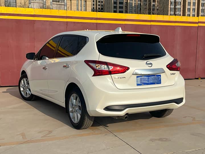 Фото 9 - Nissan Tiida