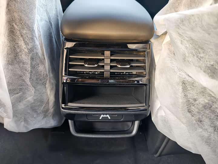 Фото 4 - Geely Monjaro