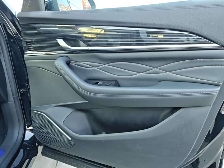 Фото 9 - Geely Monjaro