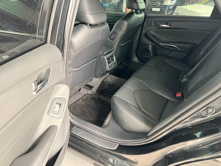 Фото 7 - Toyota Avalon