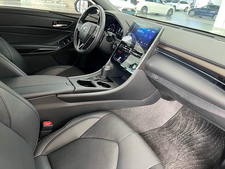 Фото 9 - Toyota Avalon