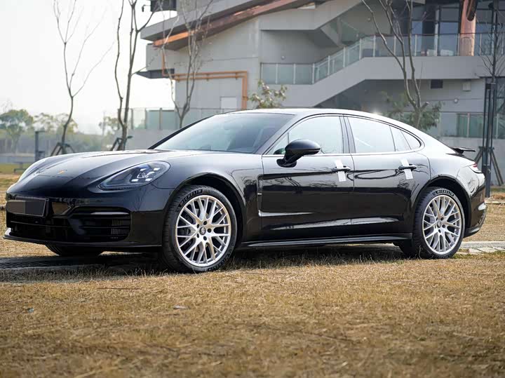 Фото 1 - Porsche Panamera