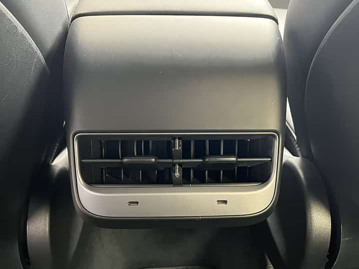 Фото 9 - Tesla Model Y