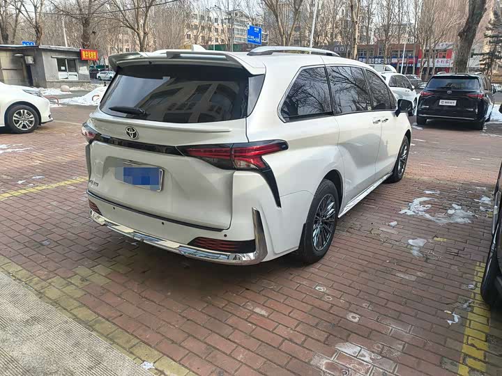 Фото 4 - Toyota Sienna