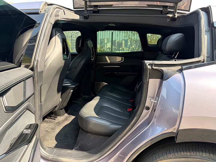 Фото 8 - HiPhi Y