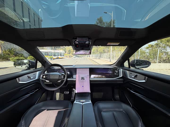 Фото 9 - HiPhi Y