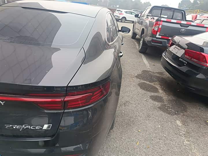 Фото 8 - Geely Preface