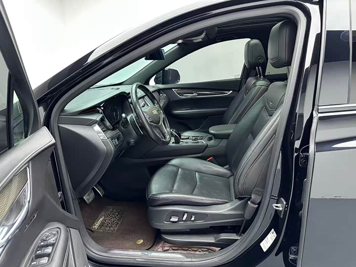 Фото 5 - Cadillac XT5