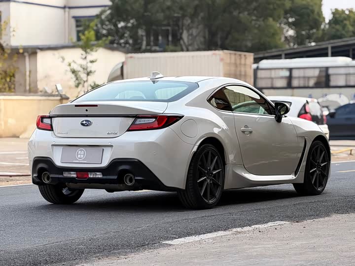 Фото 4 - Subaru BRZ