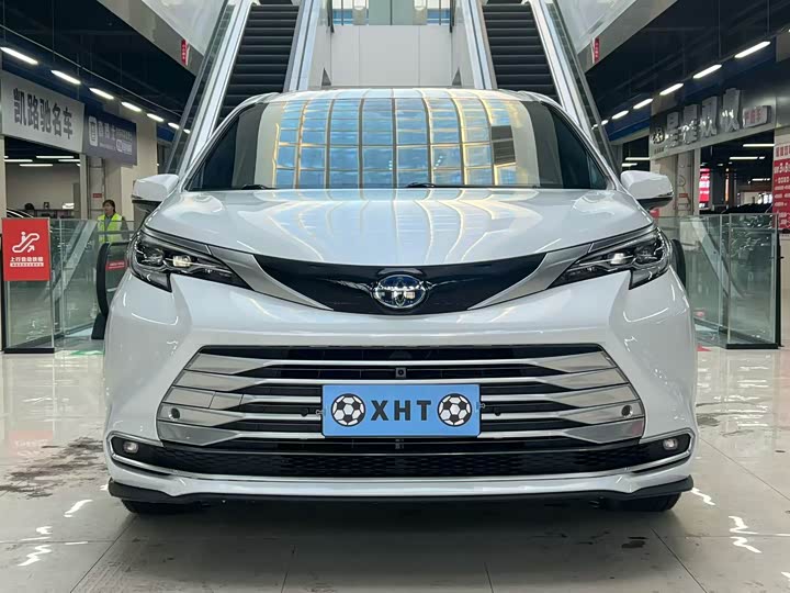 Фото 2 - Toyota Sienna