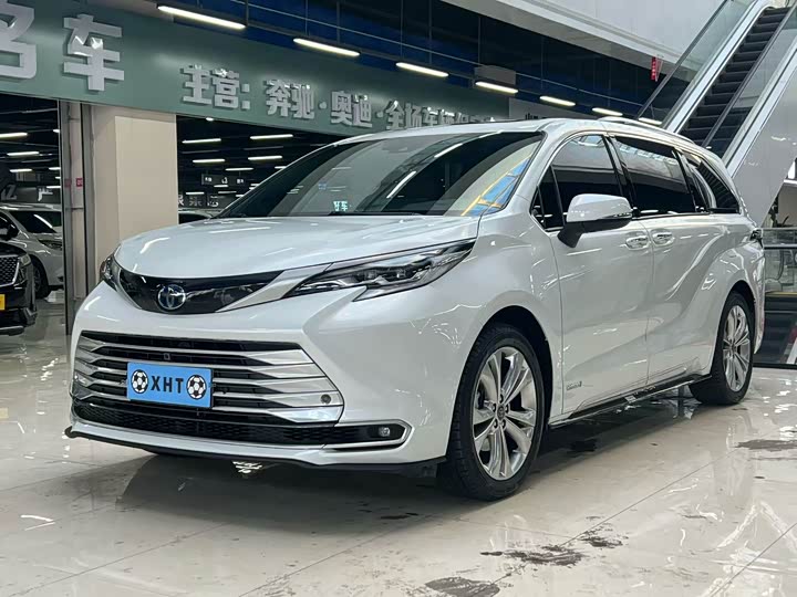 Фото 3 - Toyota Sienna