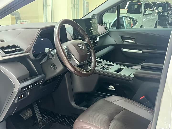 Фото 4 - Toyota Sienna