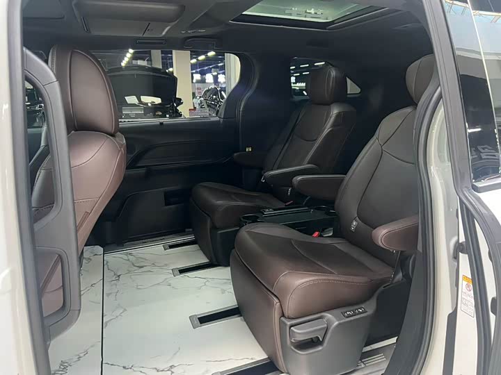 Фото 6 - Toyota Sienna