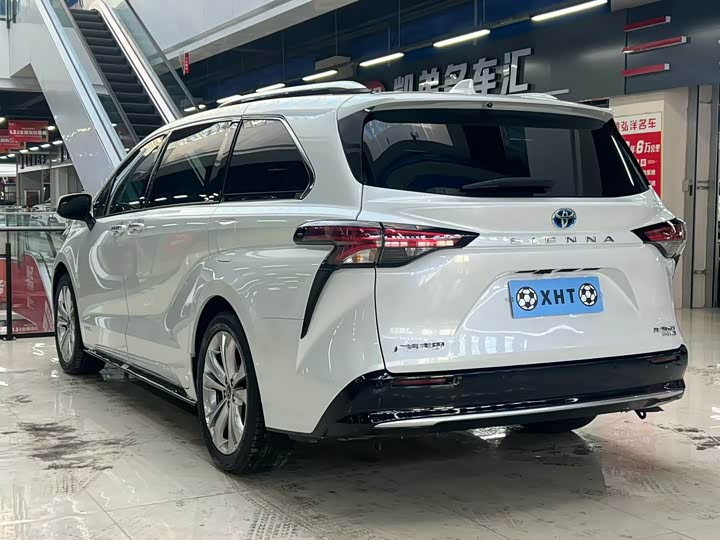 Фото 7 - Toyota Sienna