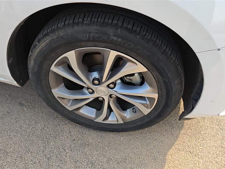 Фото 6 - Buick Verano