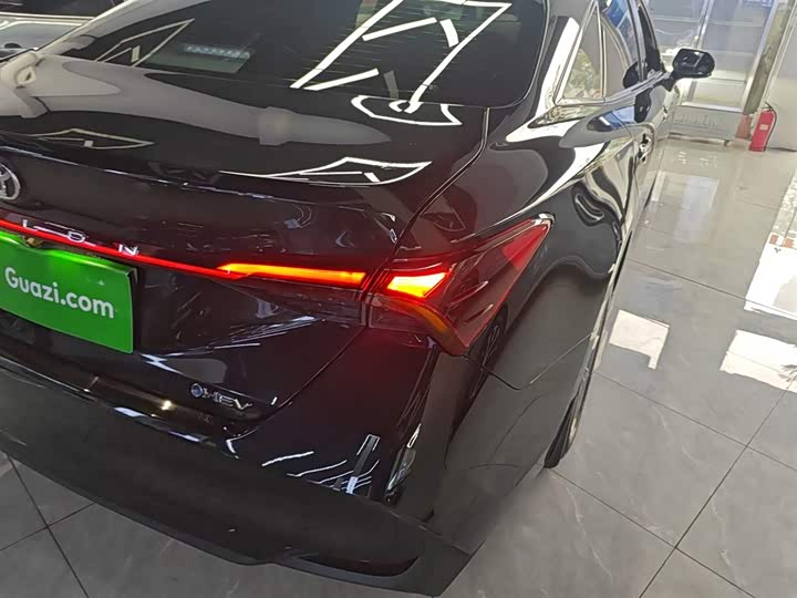 Фото 8 - Toyota Avalon