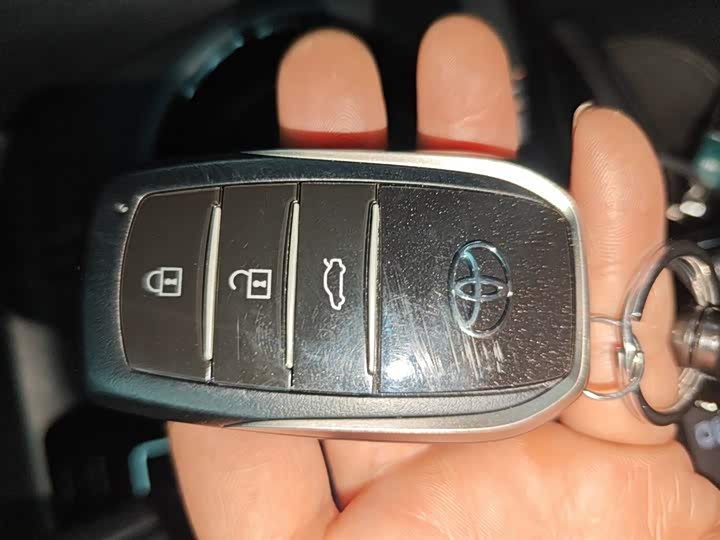 Фото 9 - Toyota Avalon