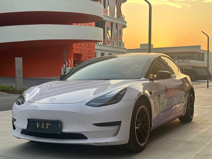 Фото 1 - Tesla Model 3