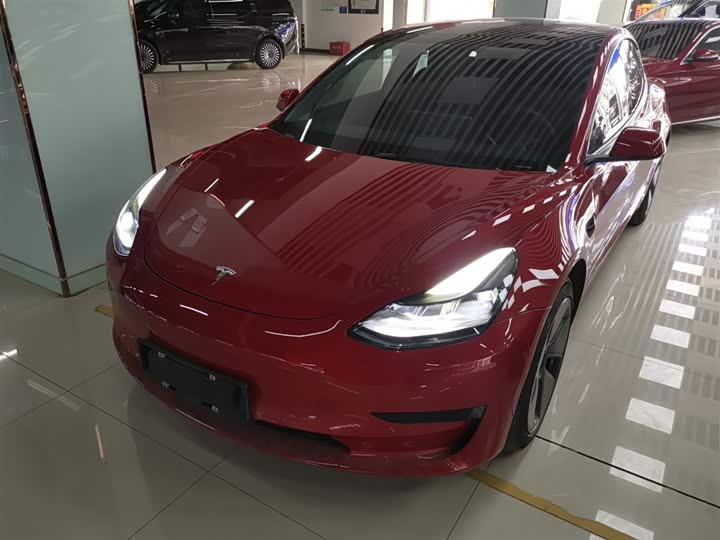 Фото 1 - Tesla Model 3