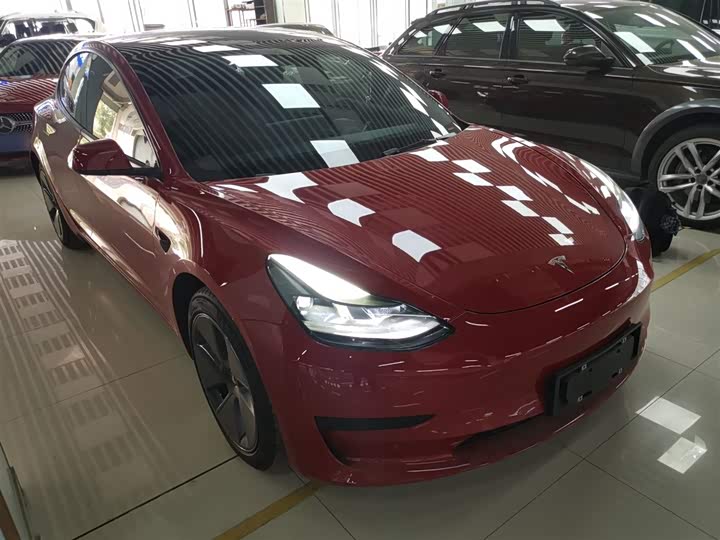 Фото 4 - Tesla Model 3