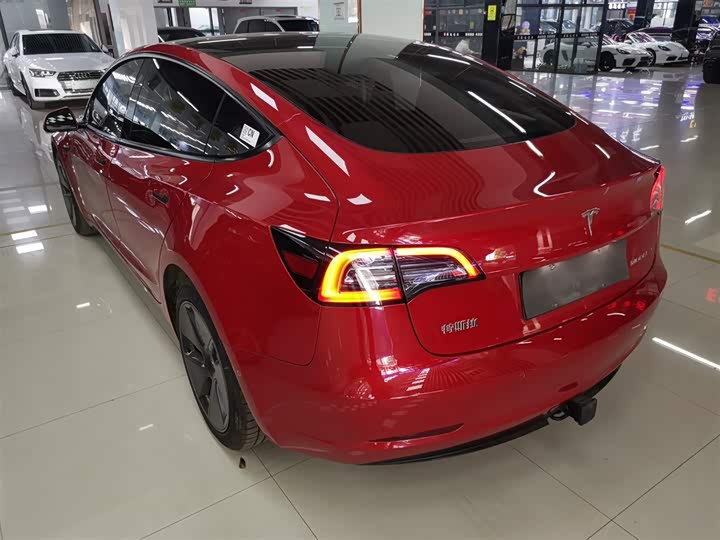 Фото 5 - Tesla Model 3