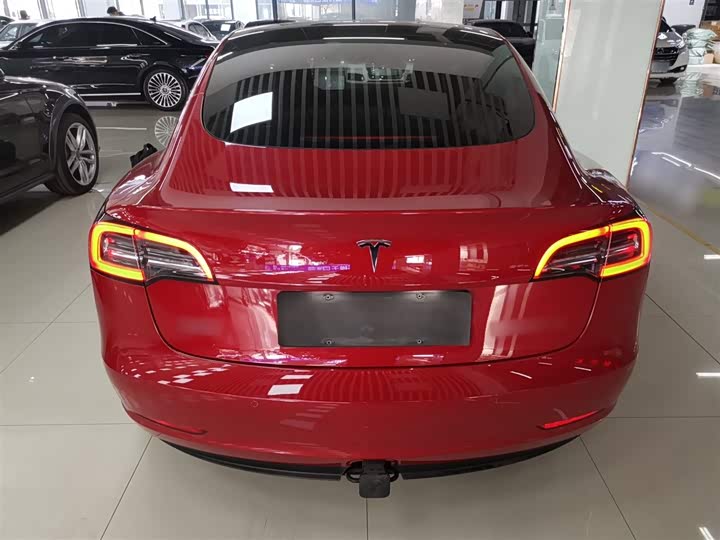 Фото 6 - Tesla Model 3