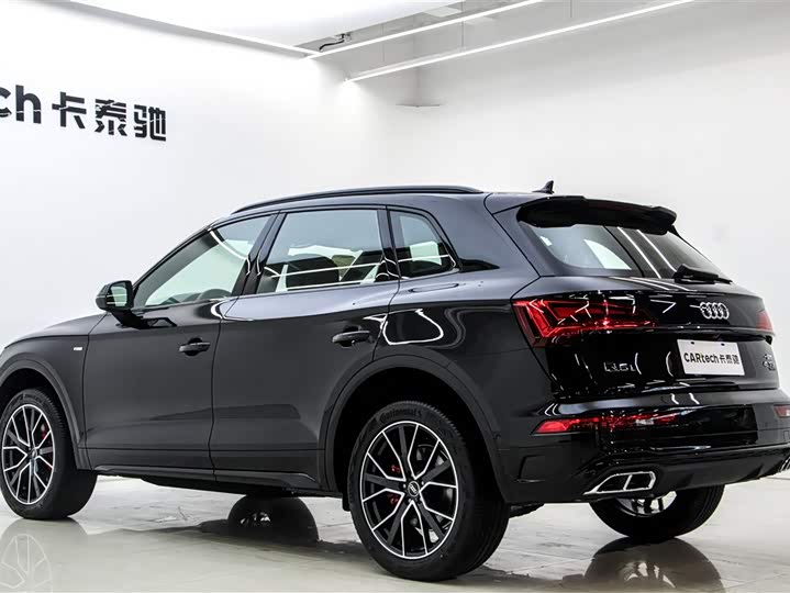 Фото 6 - Audi Q5L