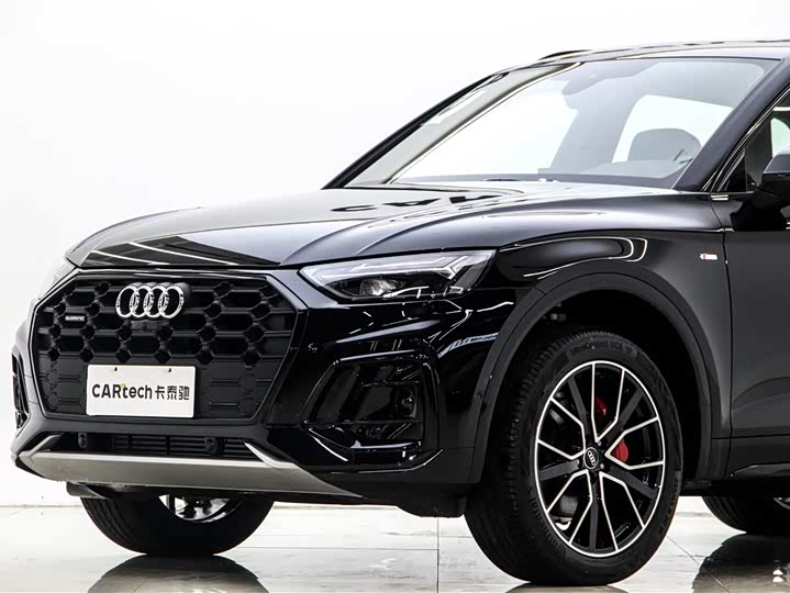 Фото 7 - Audi Q5L