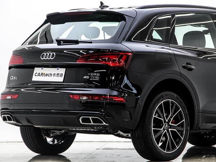Фото 8 - Audi Q5L