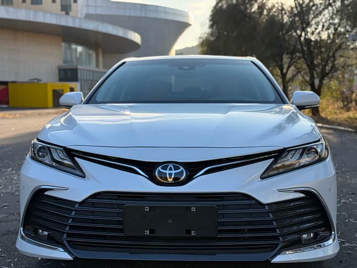 Фото 1 - Toyota Camry